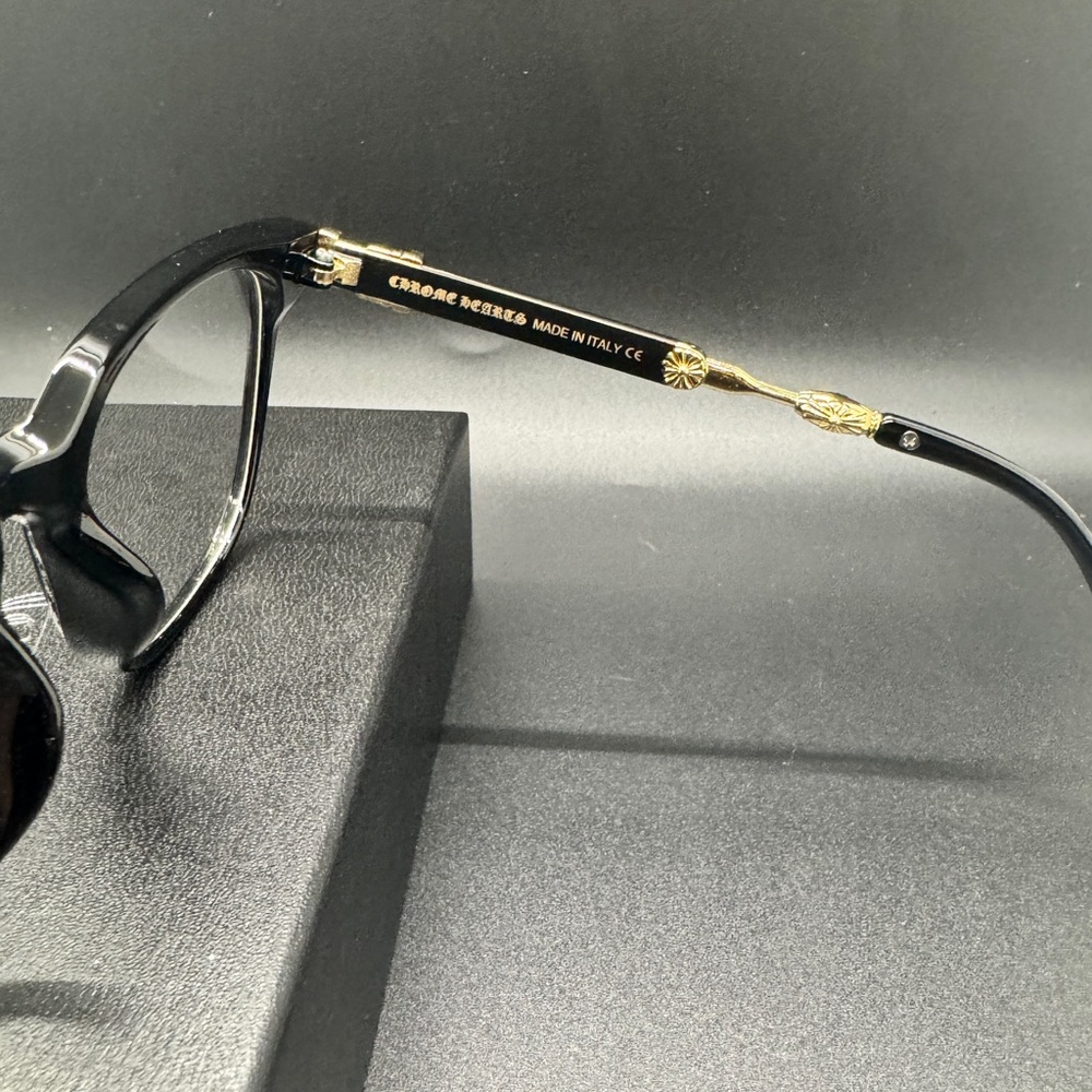 Gold/black chrome heart sunglasses - Picture 5 of 6